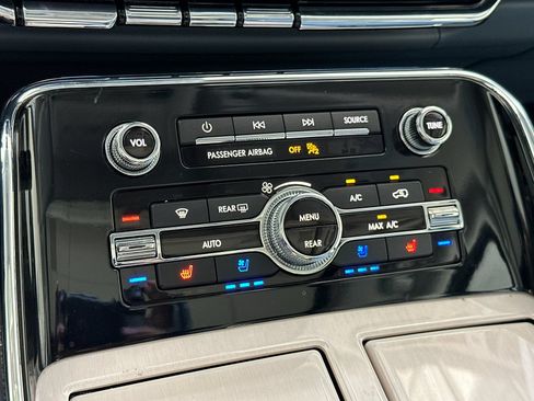 Certified 2020 Lincoln Navigator Black Label w/ Cargo Convenience Package AWD/4WD image 21