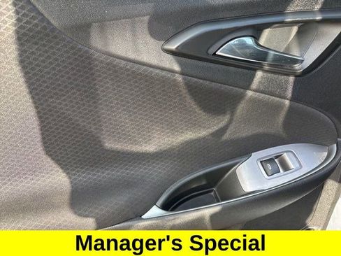 Used 2024 Chevrolet Malibu LT image 31