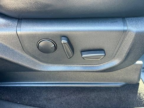 Used 2019 Ford F150 Lariat w/ Equipment Group 502A Luxury AWD/4WD image 12