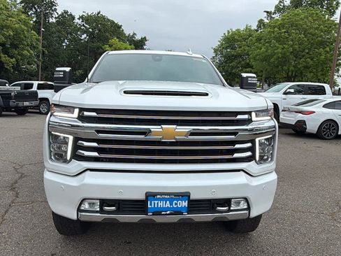 Used 2022 Chevrolet Silverado 2500 High Country w/ Technology Package AWD/4WD image 2