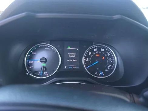 Used 2021 Toyota RAV4 LE image 4