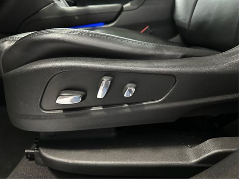 Used 2018 Cadillac XT5 Premium Luxury FWD image 23