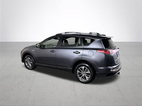 Used 2017 Toyota RAV4 XLE w/ All Weather Liner Package AWD/4WD image 8