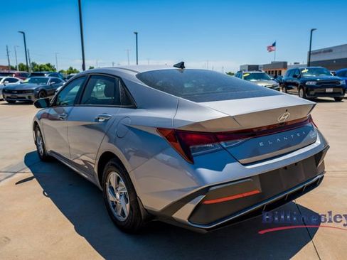 Used 2026 Hyundai Elantra SE FWD image 3