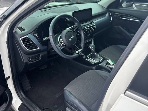 Used 2022 Kia Seltos S AWD/4WD image 9