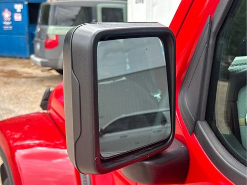 Used 2024 Jeep Wrangler Unlimited Sahara AWD/4WD image 18