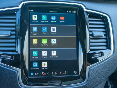 Used 2025 Volvo XC90 B6 Plus image 17