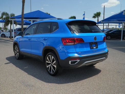 Used 2022 Volkswagen Taos SE w/ Panoramic Sunroof Package FWD image 8