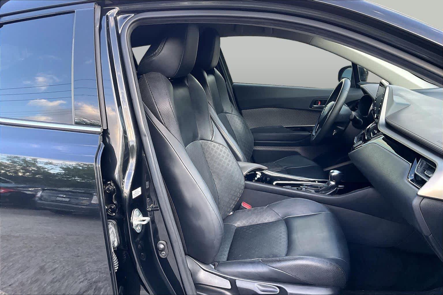 Used 2020 Toyota C-HR Limited FWD image 8