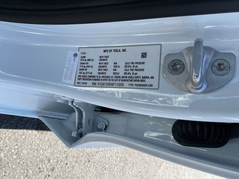 Used 2022 Tesla Model 3 Long Range AWD/4WD image 26
