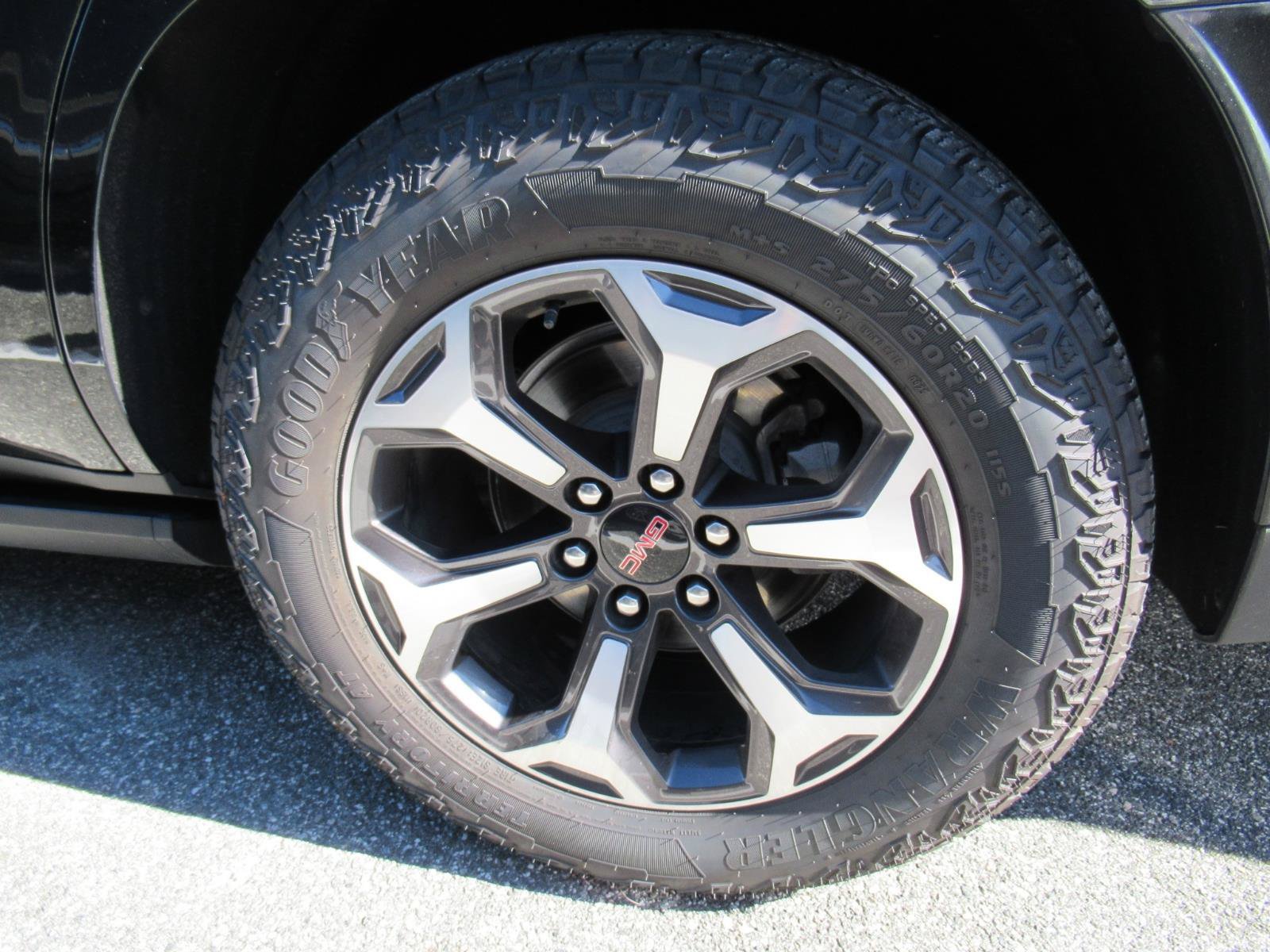 Used 2025 GMC Yukon AT4 Ultimate AWD/4WD image 5