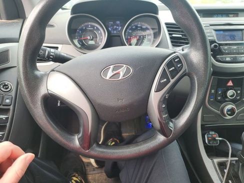 Used 2014 Hyundai Elantra SE FWD image 19