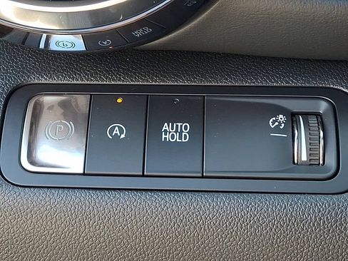 Used 2025 Chevrolet Equinox LT FWD image 24