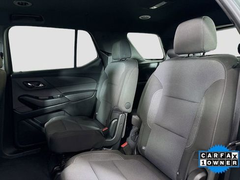 Used 2022 Chevrolet Traverse LT image 23