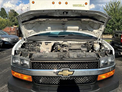 Used 2020 Chevrolet Express 3500 w/ Power Convenience Package RWD image 27
