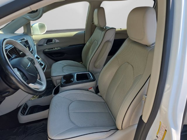 Used 2020 Chrysler Pacifica Limited w/ Advanced Safetytec Group FWD image 10