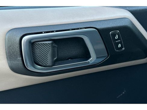 Used 2023 Ford Bronco Wildtrak image 12