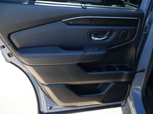 Used 2025 Honda Pilot Black Edition image 18