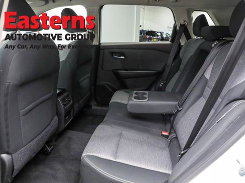 Used 2022 Nissan Rogue SV image 36