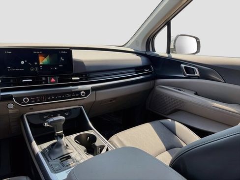 New 2026 Kia Carnival FWD image 23