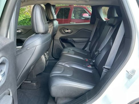 Used 2021 Jeep Cherokee Latitude Plus FWD image 29