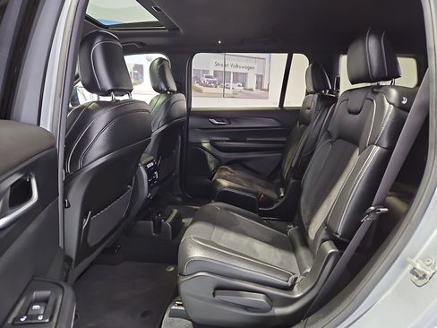 Used 2024 Jeep Grand Cherokee L Altitude image 10