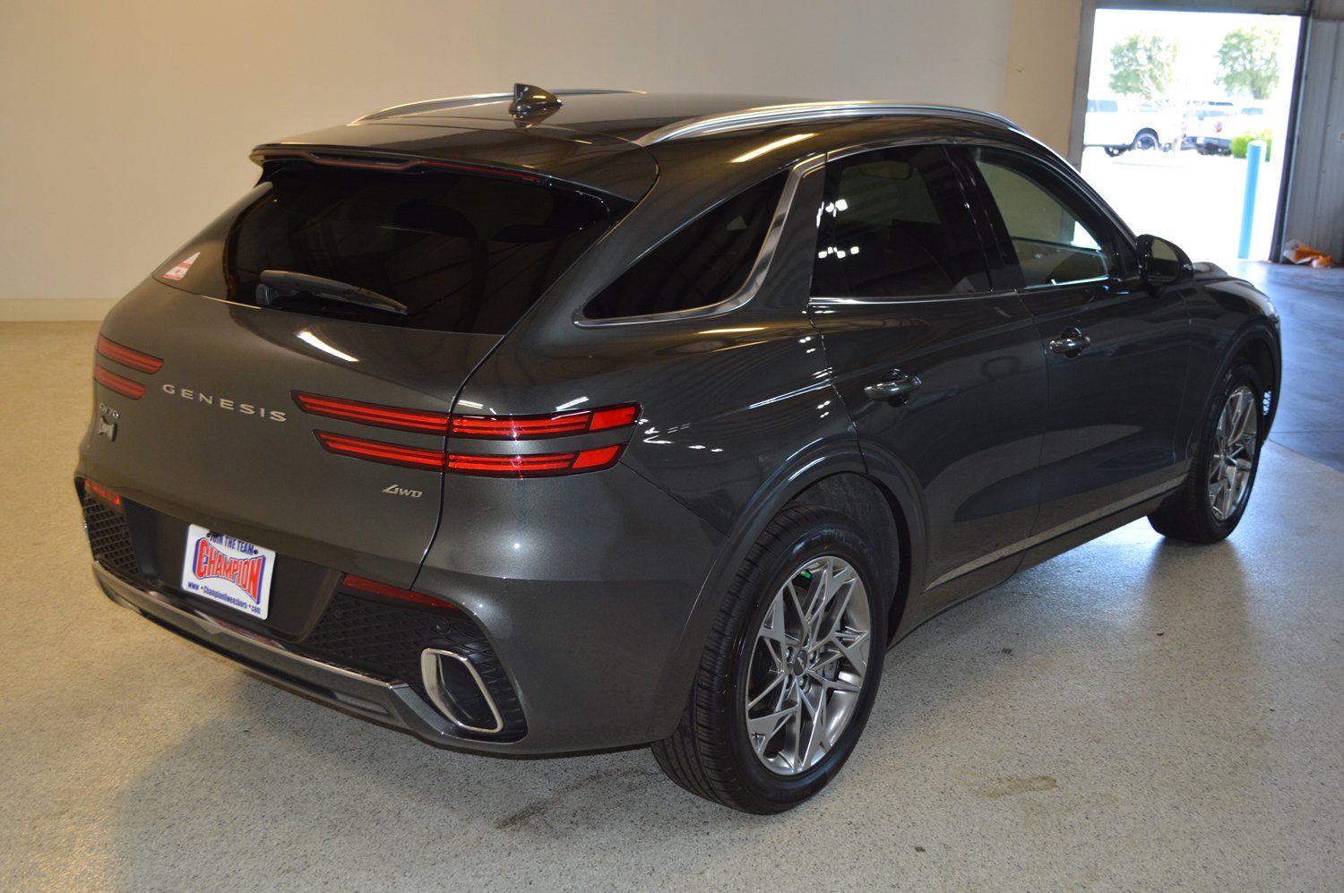 Used 2025 Genesis GV70 2.5T AWD/4WD image 3