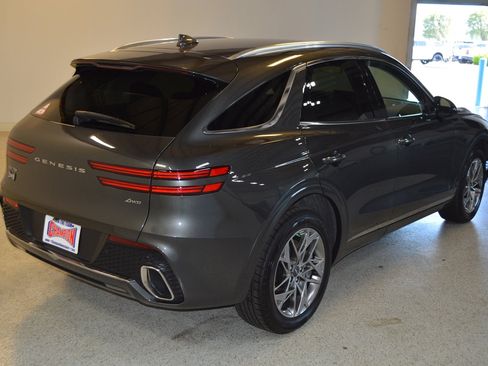 Used 2025 Genesis GV70 2.5T AWD/4WD image 3