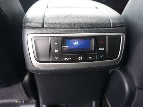 Used 2018 Toyota Highlander XLE FWD image 15