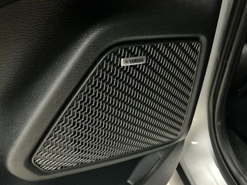 Used 2025 Mitsubishi Outlander AWD image 21