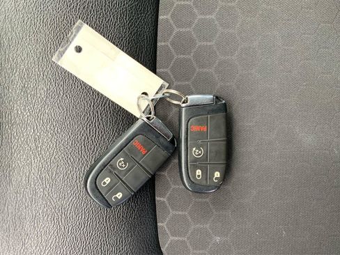 Used 2020 Jeep Compass Latitude w/ Cold Weather Group AWD/4WD image 35