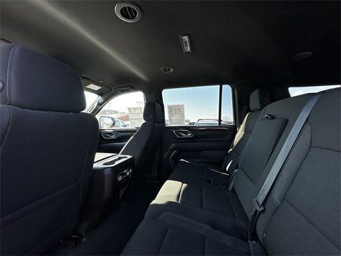 Used 2023 GMC Yukon XL SLE image 18