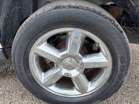 Used 2014 Chevrolet Suburban LTZ image 27