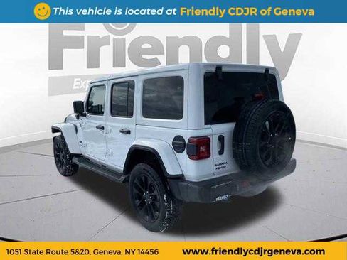 Used 2025 Jeep Wrangler Sahara image 7