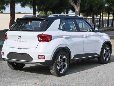 New 2026 Hyundai Venue SEL FWD image 4
