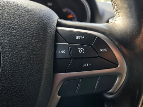 Used 2022 Jeep Grand Cherokee Limited image 25