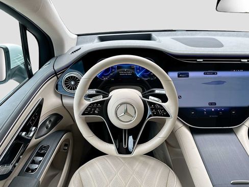 Used 2023 Mercedes-Benz EQS 580 4MATIC SUV w/ Exclusive Trim Package image 24
