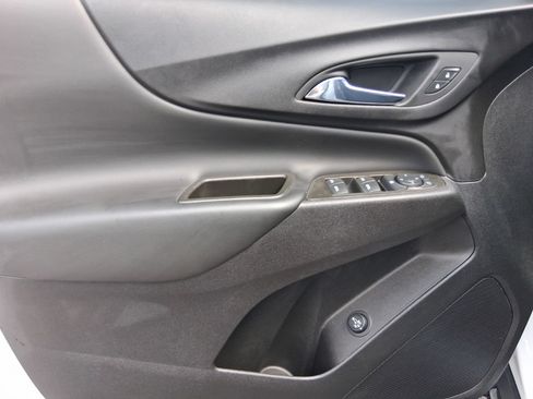 Used 2024 Chevrolet Equinox LT FWD image 19
