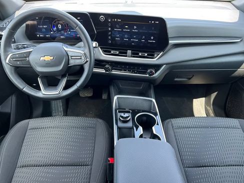 Used 2026 Chevrolet Equinox LT AWD/4WD image 2