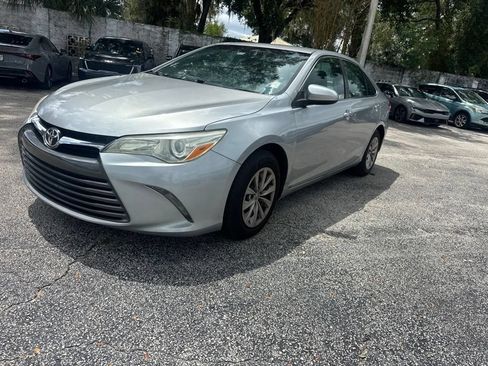 Used 2015 Toyota Camry LE FWD image 3