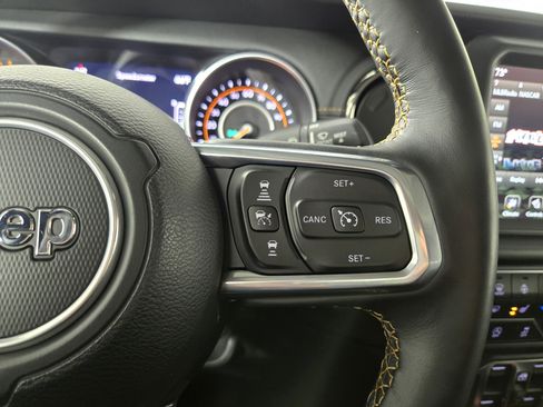 Used 2022 Jeep Gladiator Overland image 16