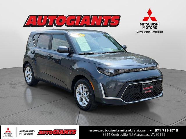 Used 2025 Kia Soul LX w/ LX Technology Package FWD image 1