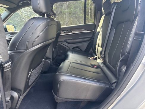 Used 2025 Jeep Grand Cherokee Limited AWD/4WD image 14
