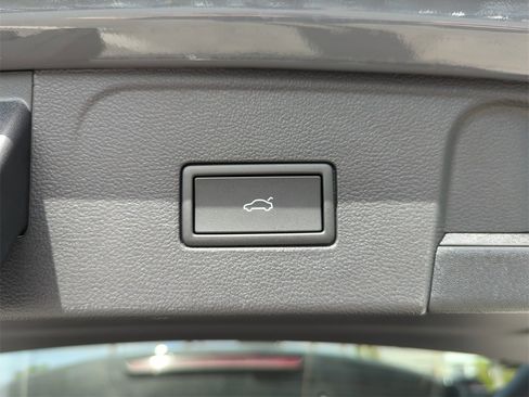 New 2026 Volkswagen Atlas SE image 17