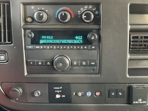 Used 2019 Chevrolet Express 2500 LT w/ LT Preferred Equipment Group image 13