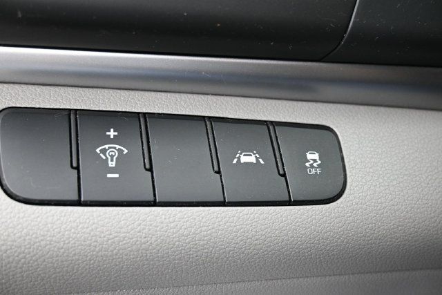 Used 2020 Hyundai Elantra SE FWD image 23