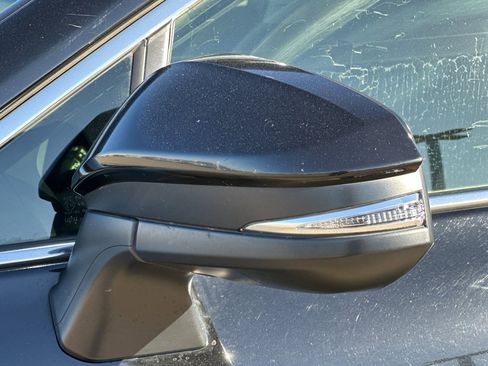 Used 2022 Toyota Venza LE image 54