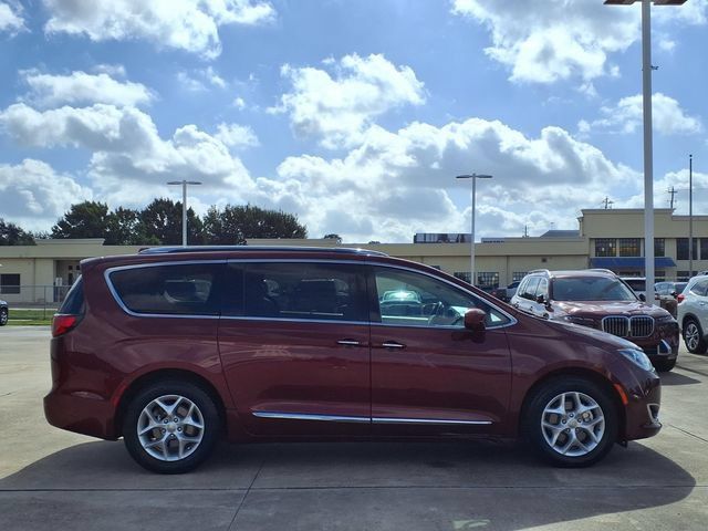 Used 2017 Chrysler Pacifica Touring-L Plus w/ Advanced Safetytec Group FWD image 21