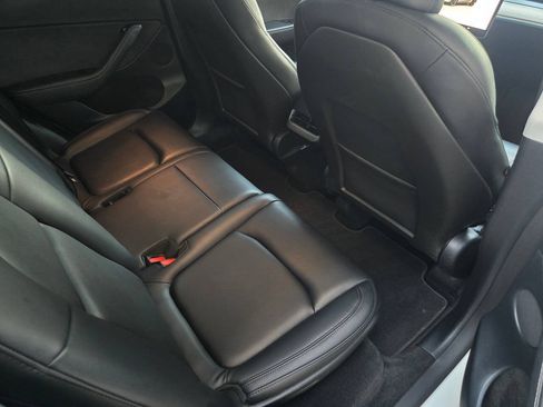 Used 2024 Tesla Model Y Long Range AWD/4WD image 25