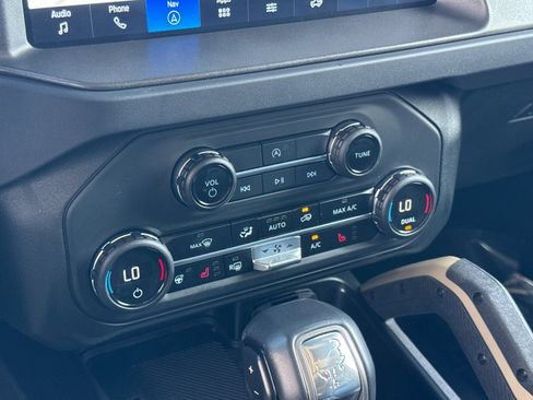 Used 2025 Ford Bronco Badlands AWD/4WD image 27
